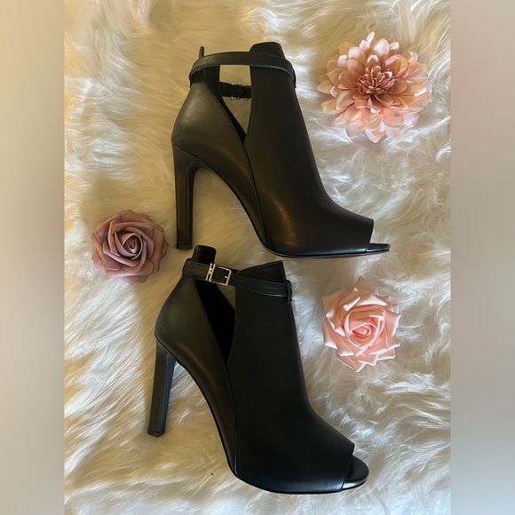 Michael Kors Lawson Leather Open Toe Ankle Boots - Picture 1 of 7